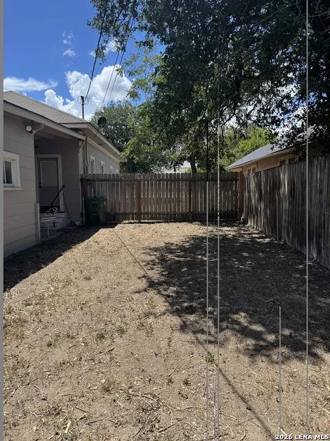 423 S 6TH ST Kenedy, TX 78119