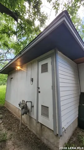 313 BEE ST San Antonio, TX 78208