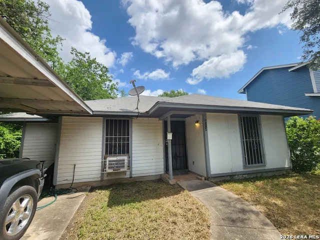 313 BEE ST San Antonio, TX 78208