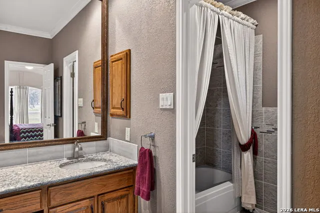 8639 RAINTREE WOODS DR Fair Oaks Ranch, TX 78015