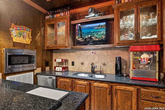 8639 RAINTREE WOODS DR Fair Oaks Ranch, TX 78015