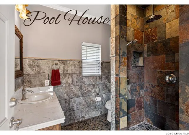 8639 RAINTREE WOODS DR Fair Oaks Ranch, TX 78015