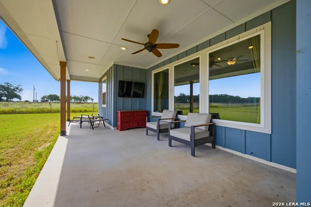 5476 County Road 427 Stockdale, TX 78160