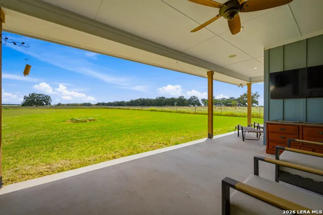 5476 County Road 427 Stockdale, TX 78160