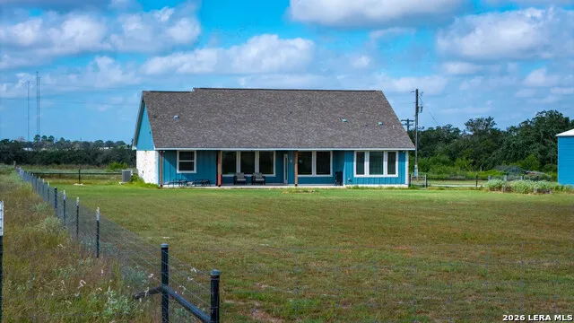 5476 County Road 427 Stockdale, TX 78160