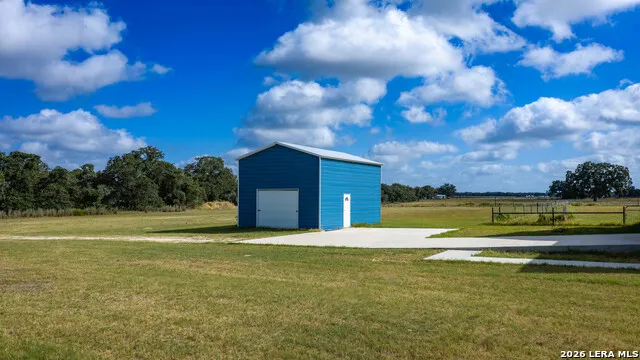 5476 County Road 427 Stockdale, TX 78160