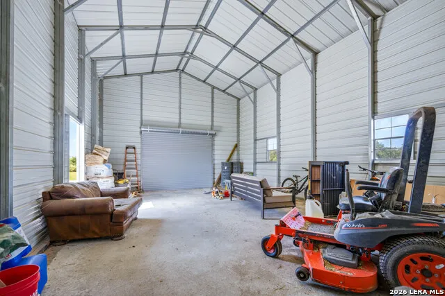 5476 County Road 427 Stockdale, TX 78160