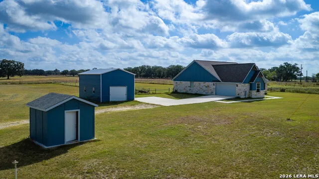 5476 County Road 427 Stockdale, TX 78160