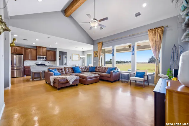 5476 County Road 427 Stockdale, TX 78160