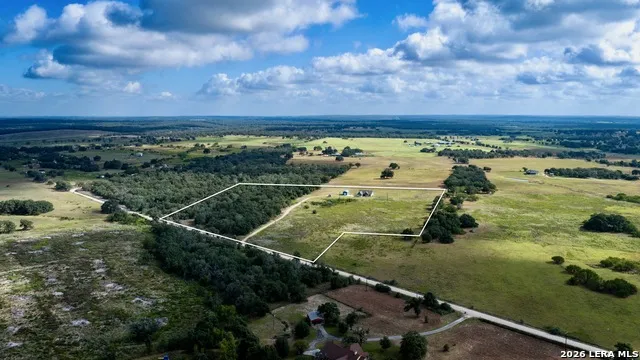 5476 County Road 427 Stockdale, TX 78160