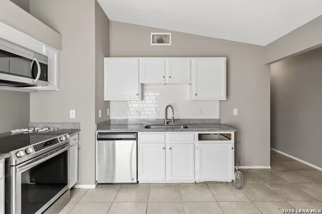 2823 CHERRY FIELD DR San Antonio, TX 78245