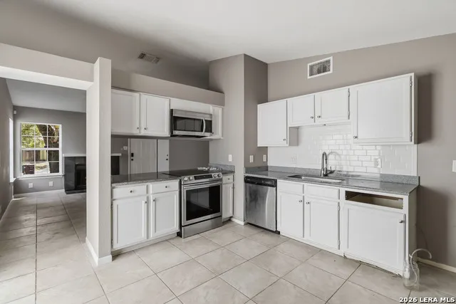 2823 CHERRY FIELD DR San Antonio, TX 78245