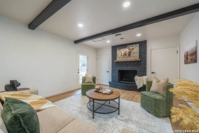 355 Donella Hollywood Park, TX 78232