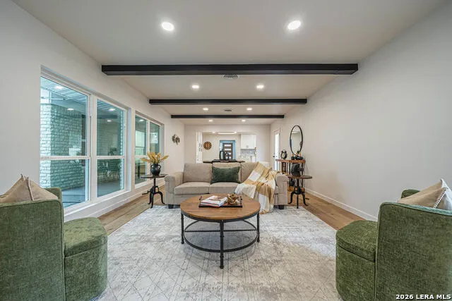 355 Donella Hollywood Park, TX 78232