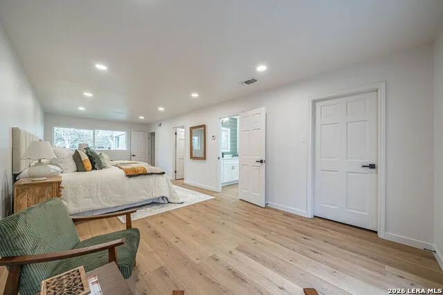 355 Donella Hollywood Park, TX 78232