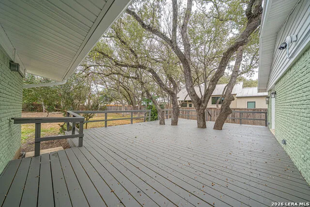 355 Donella Hollywood Park, TX 78232