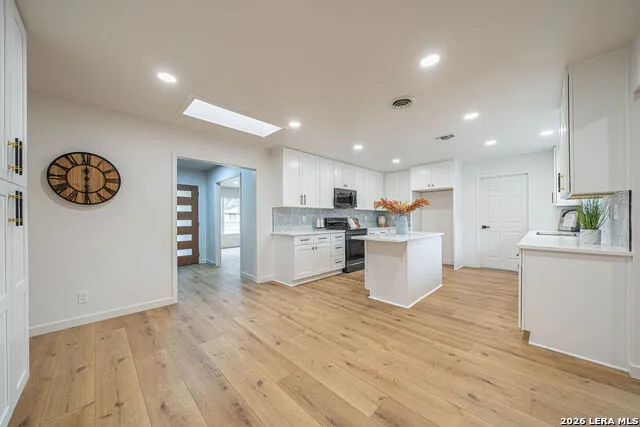 355 Donella Hollywood Park, TX 78232