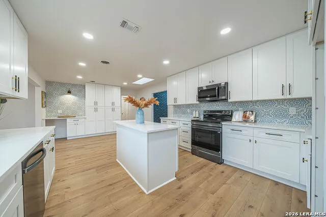 355 Donella Hollywood Park, TX 78232