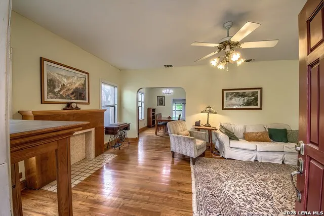 281 W Mariposa San Antonio, TX 78212