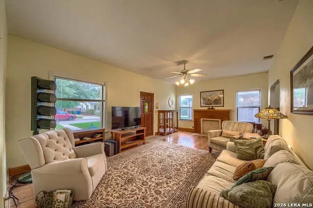 281 W Mariposa San Antonio, TX 78212