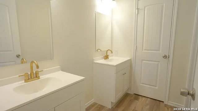 1306 S Ellison Dr San Antonio, TX 78245