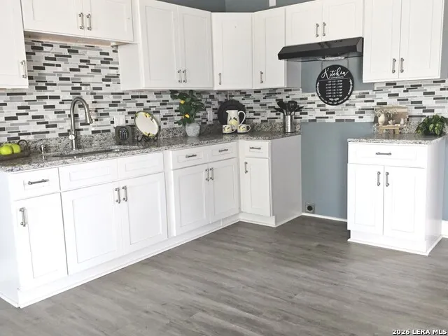 325 Ave B Poteet, TX 78065