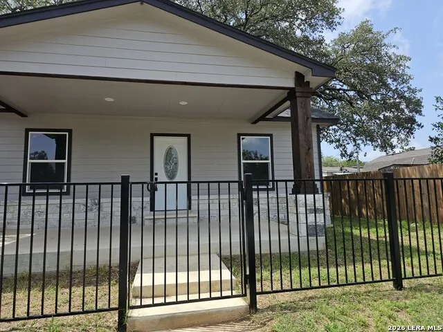 325 Ave B Poteet, TX 78065