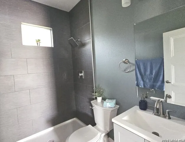 325 Ave B Poteet, TX 78065