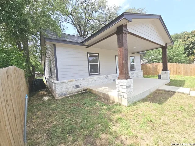 325 Ave B Poteet, TX 78065