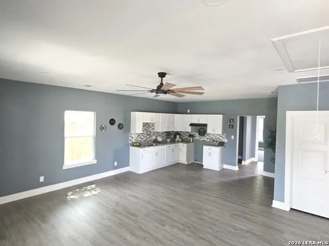 325 Ave B Poteet, TX 78065
