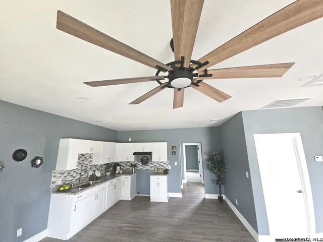 325 Ave B Poteet, TX 78065