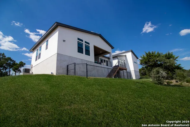 1273 County Road 2801 E Mico, TX 78056