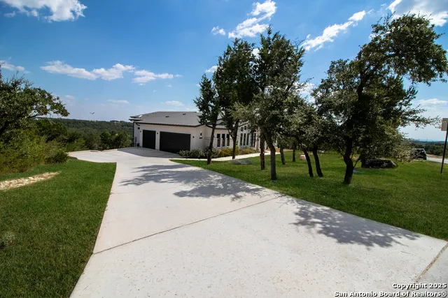 1273 County Road 2801 E Mico, TX 78056