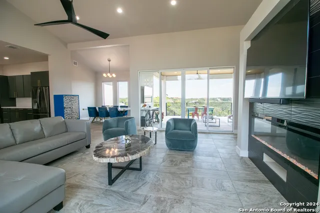 1273 County Road 2801 E Mico, TX 78056