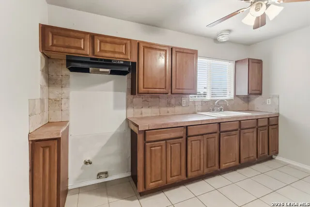 322 W AVIATION BLVD Universal City, TX 78148
