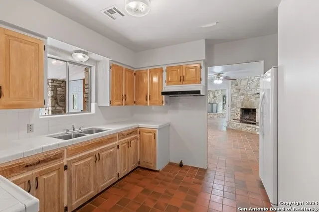 6268 Highway 27 Center Point, TX 78010