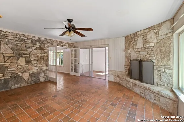 6268 Highway 27 Center Point, TX 78010