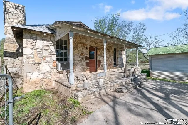6268 Highway 27 Center Point, TX 78010