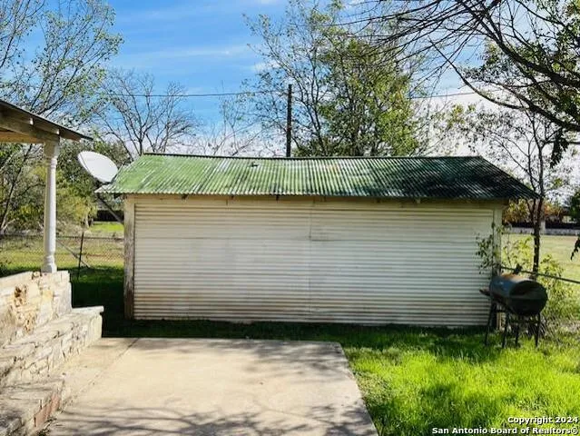 6268 Highway 27 Center Point, TX 78010