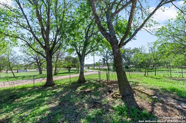 6268 Highway 27 Center Point, TX 78010