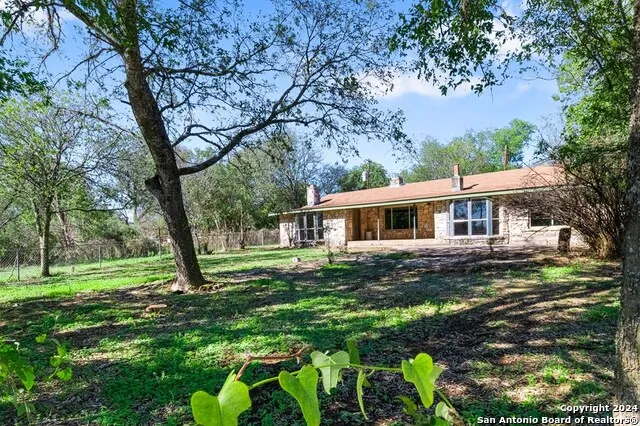 6268 Highway 27 Center Point, TX 78010