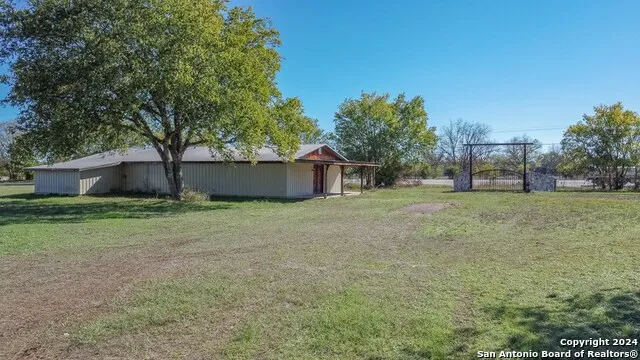 6268 Highway 27 Center Point, TX 78010