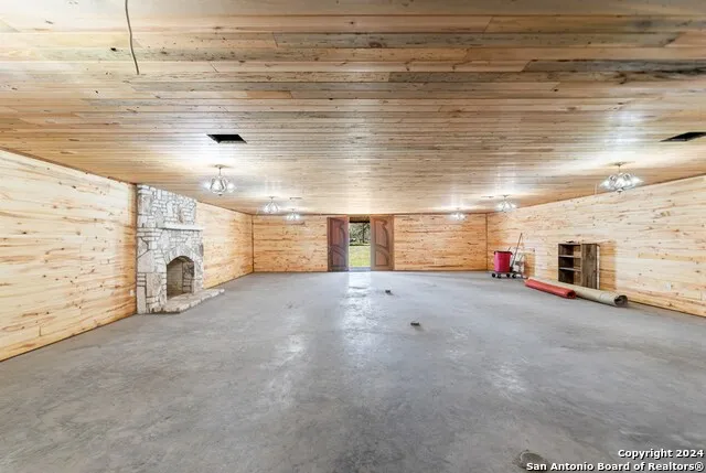 6268 Highway 27 Center Point, TX 78010