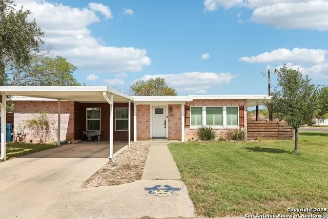 100 Carroll Poth, TX 78147