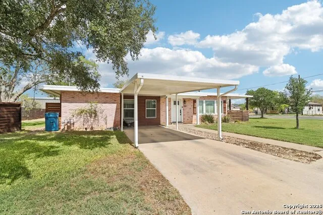 100 Carroll Poth, TX 78147