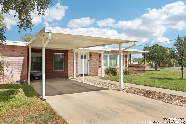 100 Carroll Poth, TX 78147