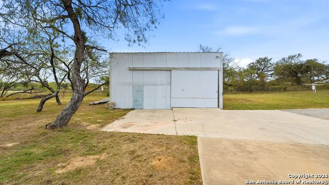 195 Cheyenne Kingsbury, TX 78638