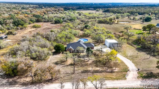 195 Cheyenne Kingsbury, TX 78638