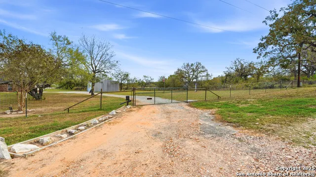 195 Cheyenne Kingsbury, TX 78638