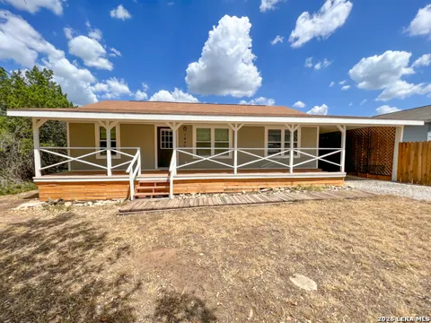 1440 LAURIE DR